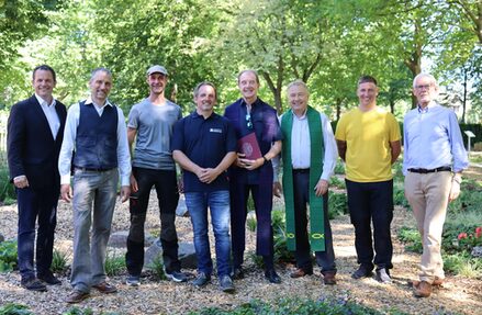 Bürgermeister Keppeler besuchte den neuen Bestattungsgarten in Brauweiler
